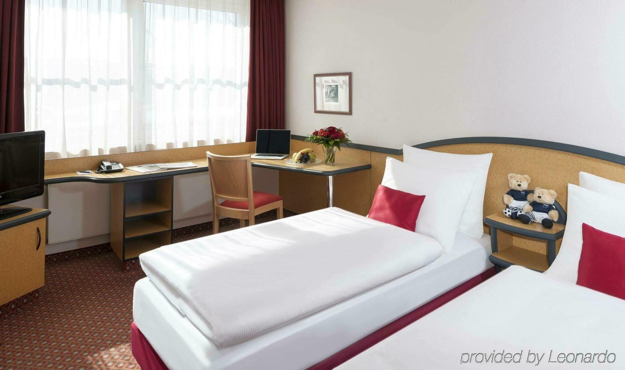 Dorint Airport-Hotel Berlin-Tegel Exterior photo